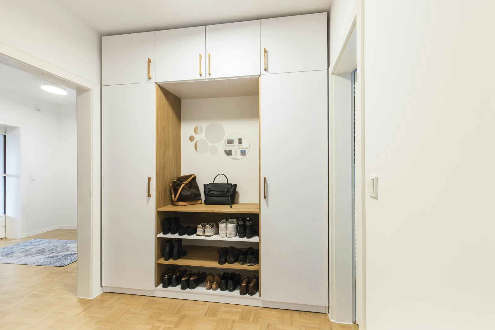 Dielenschrank „Chodba“ — Dielenschrank · Egger beschichtet + Eiche · Teplice · 2026